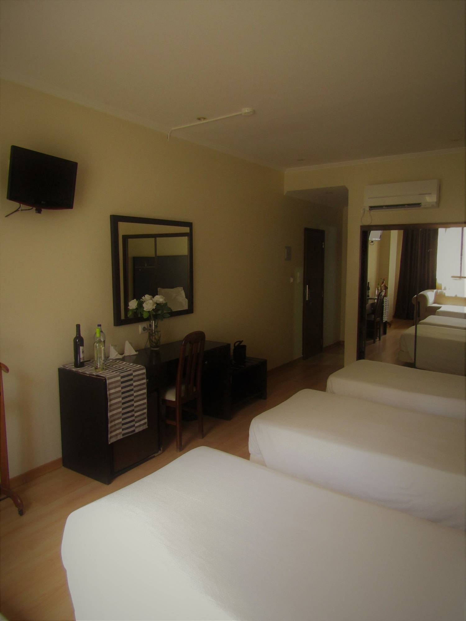 ROOM, TRIPLE