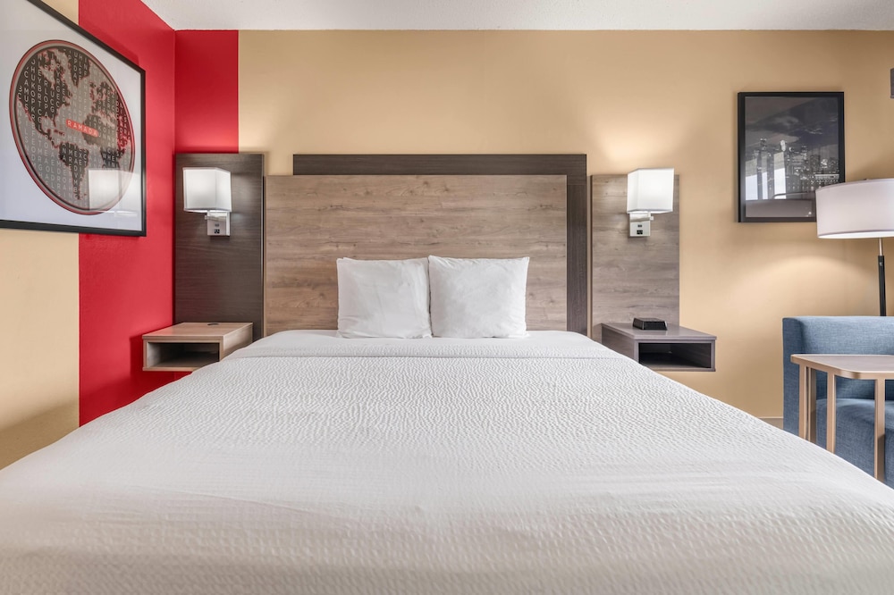 غرفة بسرير كينج، Ramada By Wyndham Minneapolis Golden Valley 4/7