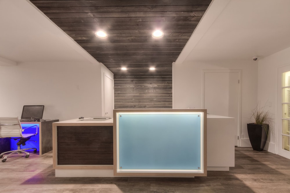 Oceanside Marina Suites 2/43