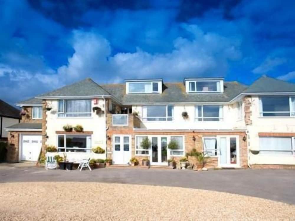 Watersedge Guest House 2/43