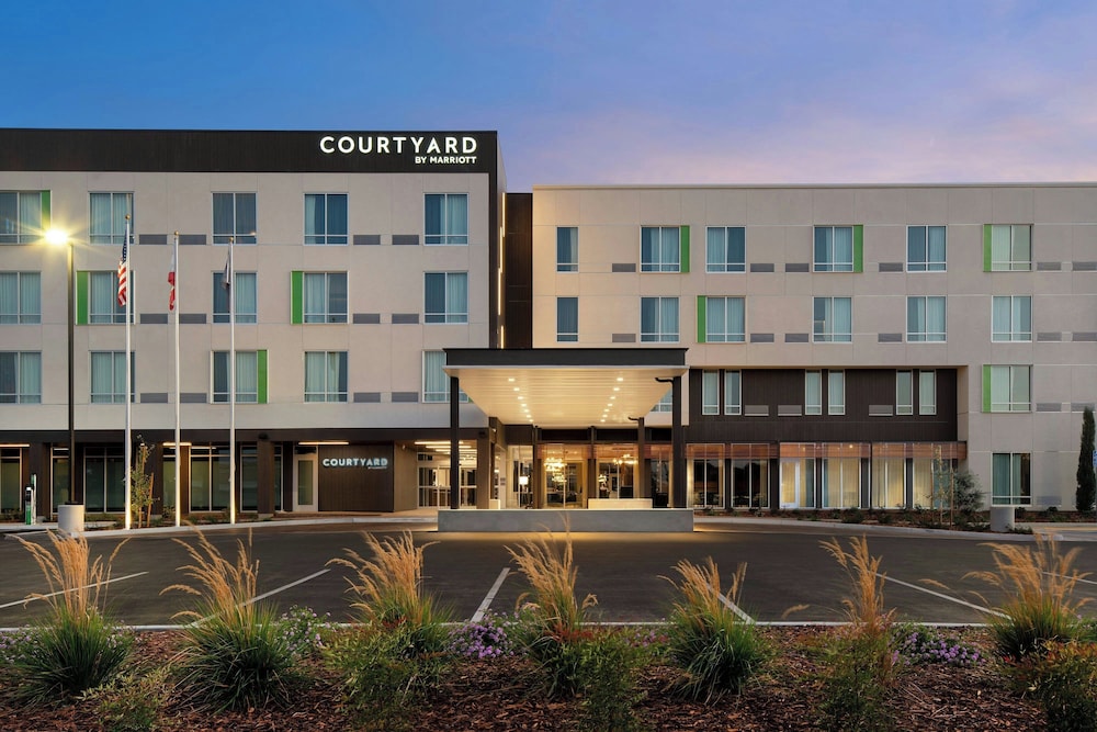 Courtyard by Marriott Cleveland TN 1/32