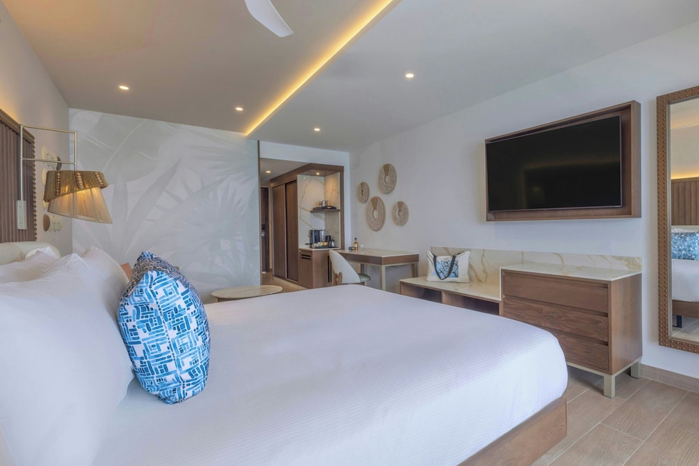 Junior Suite, Luxury, King Bed, Ocean Front