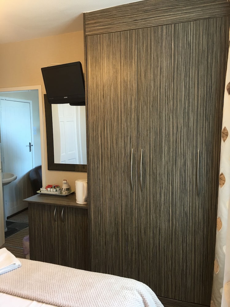 Glenheath Hotel 37/49