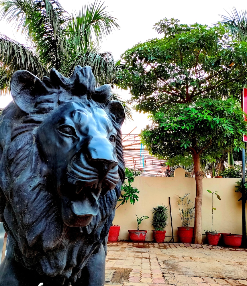 Hotel Karan Vilas 61/64