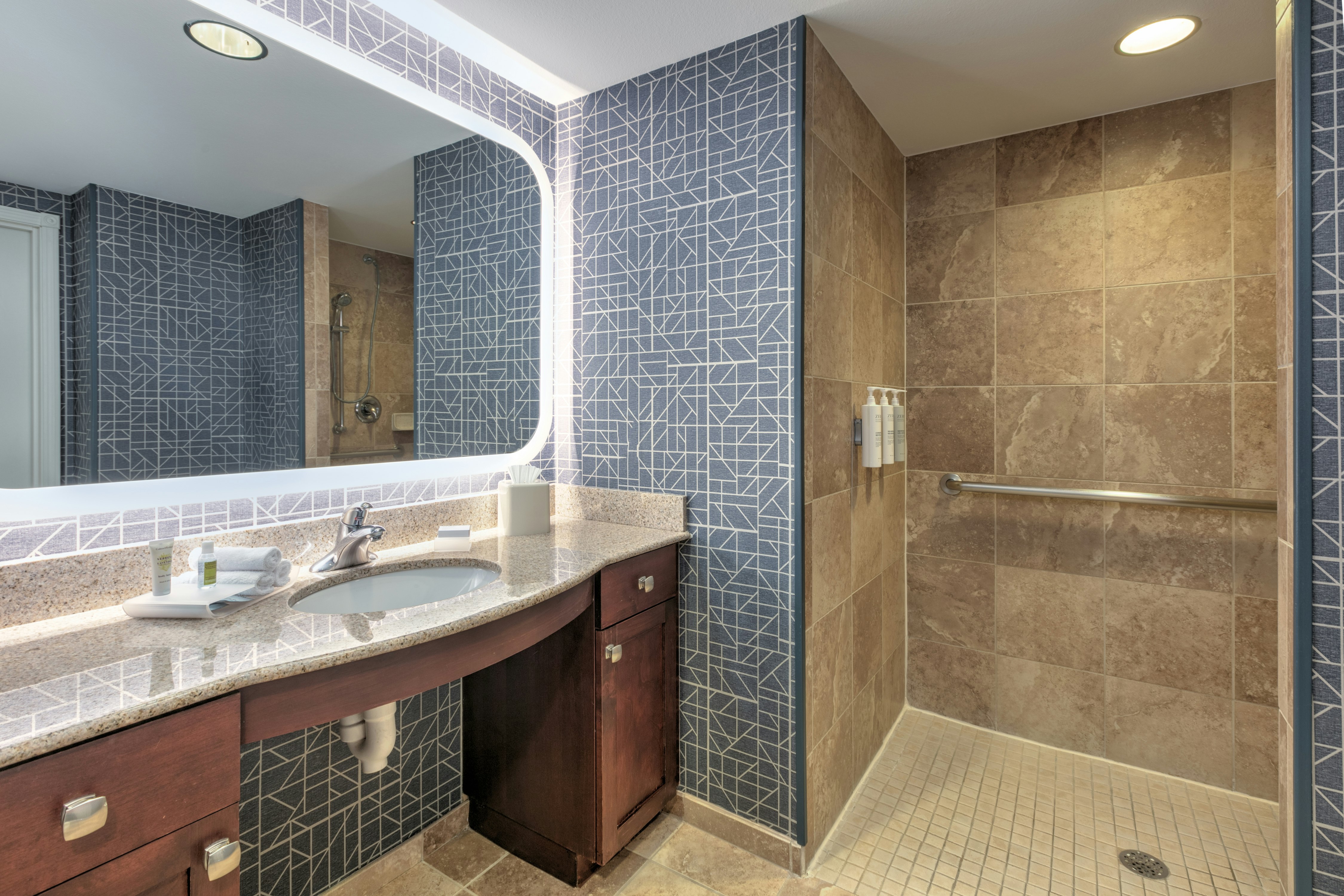 Suite, 2 Queen Beds, Accessible