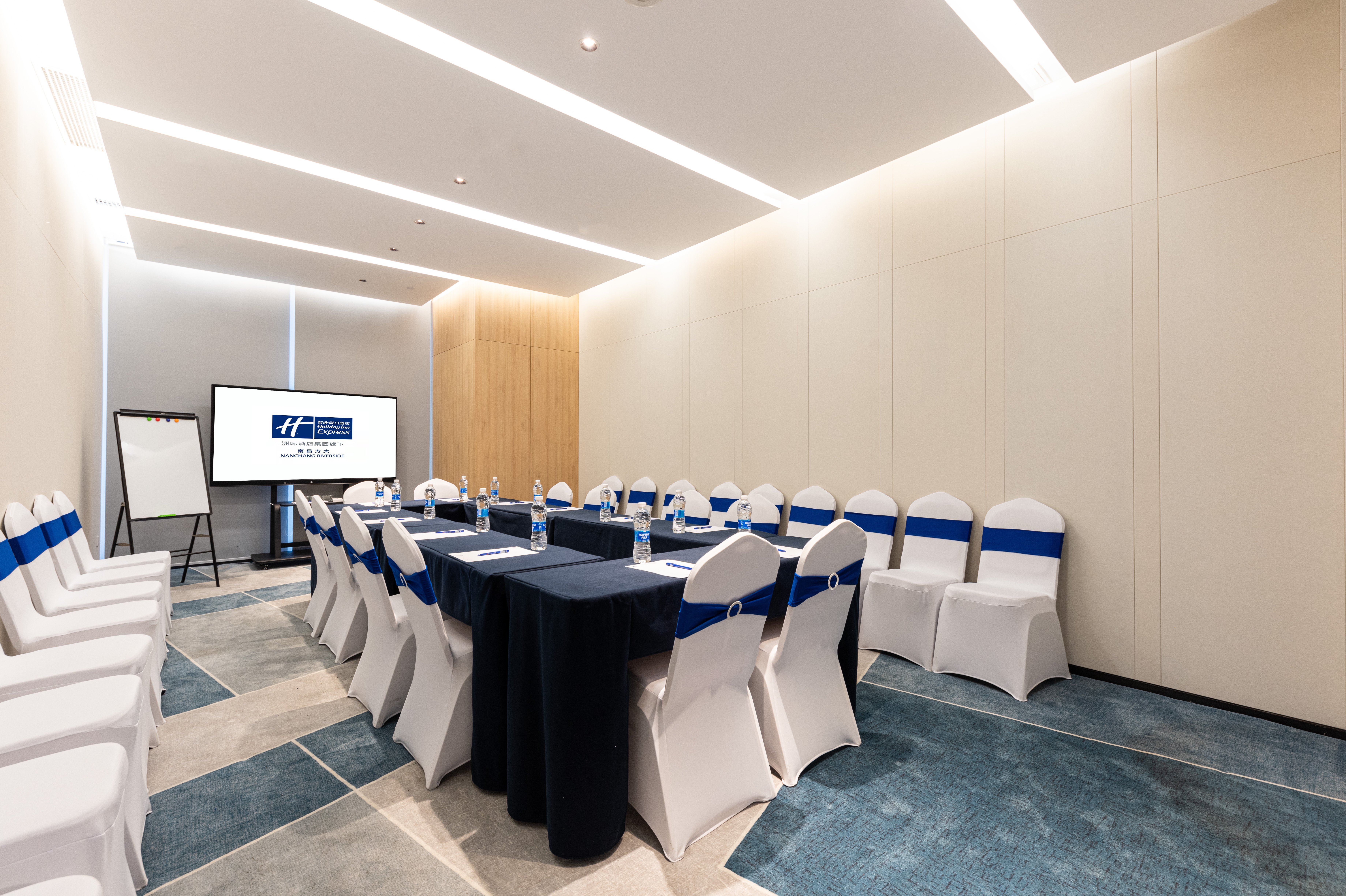 Holiday Inn Express Nanchang Riverside 64/77