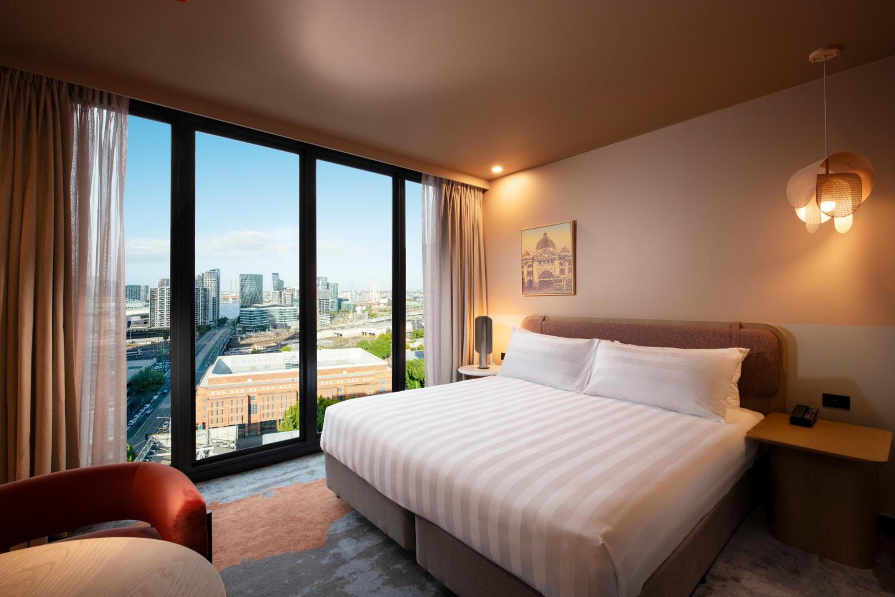 SUPERIOR, KING BED, CITY VIEW
