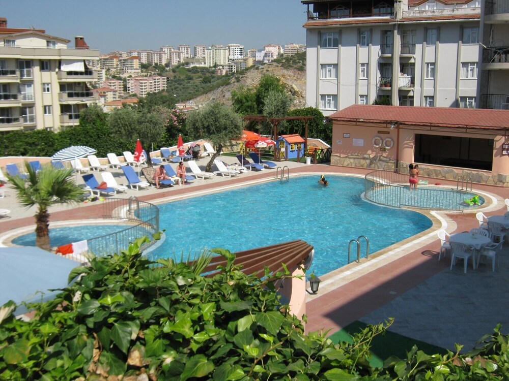 OYA APARTMENTS 44/50