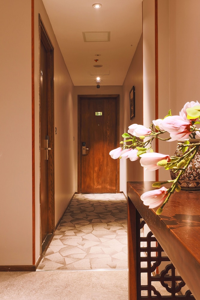 Cherry Boutique Hotel 45/50