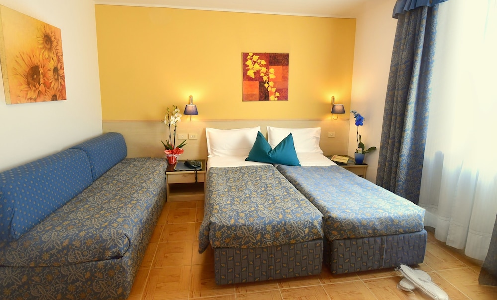 HOTEL BEAU SEJOUR 18/66