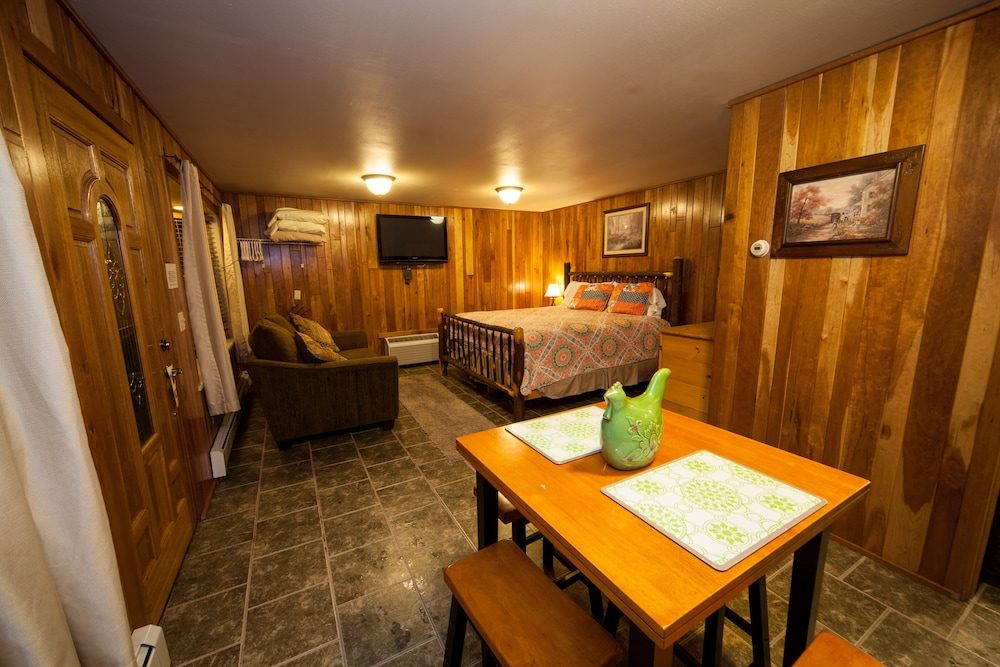 Log Cabin Lodge Suites 62/68