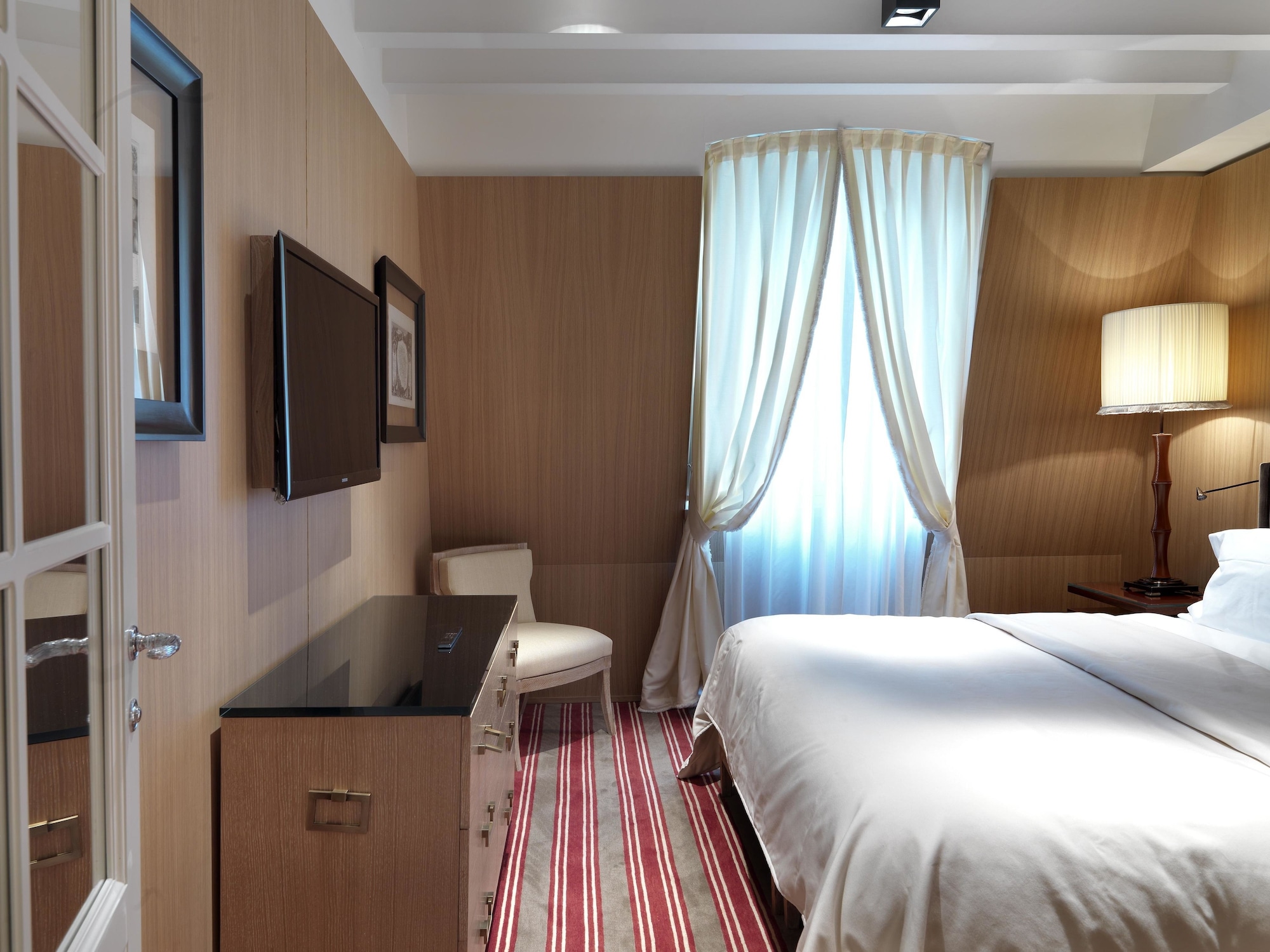 EXECUTIVE, FAMILY, SUITE
