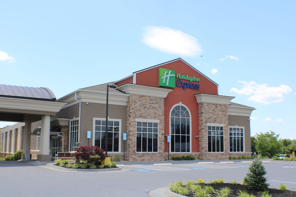 Holiday Inn Express Woodstock-Shenandoah Valley 1/28