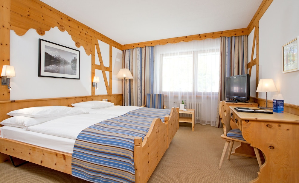 Edelweiss Swiss Quality Hotel 16/48