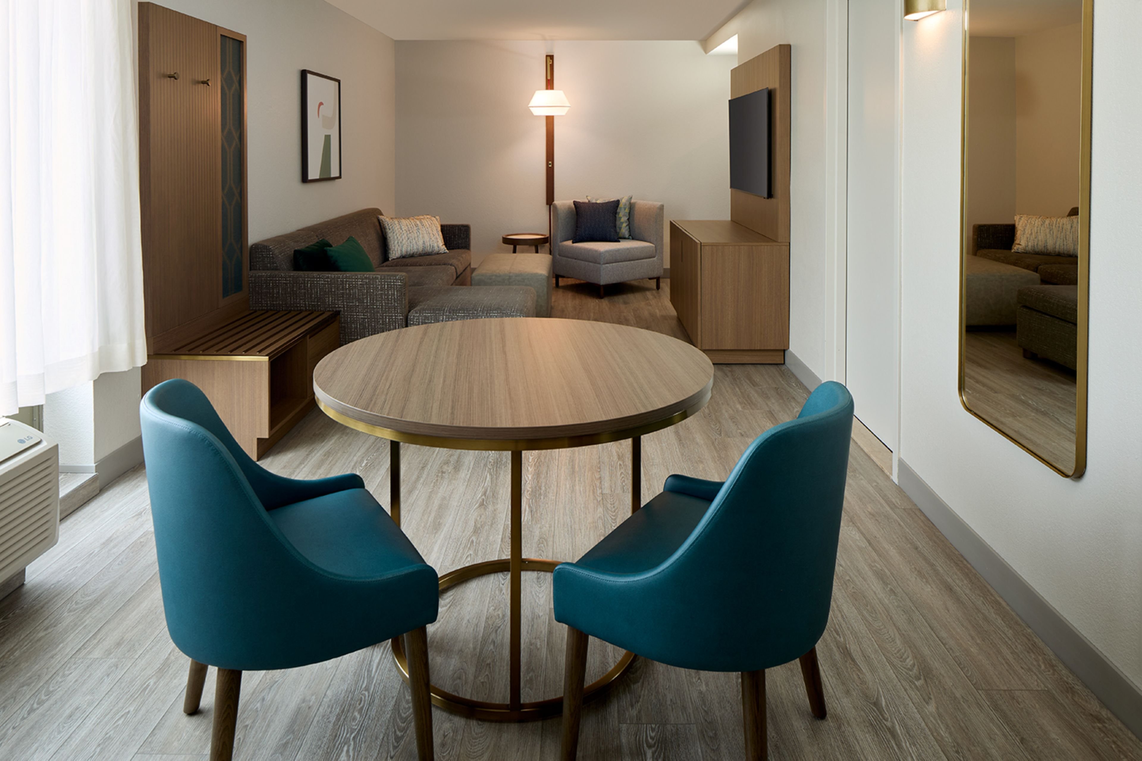 Holiday Inn and Suites Montreal Airport 38/67