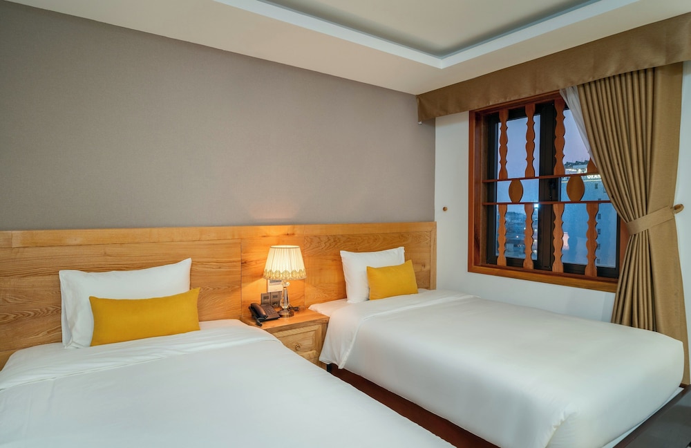 Sunny Ocean Hotel & Apartment 18/71