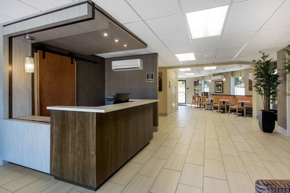 Gallus Stadium Park Inn, an Ascend Collection Hotel 7/33
