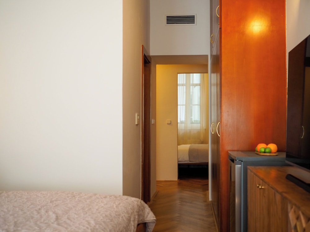 Boutique Hotel 16 26/50
