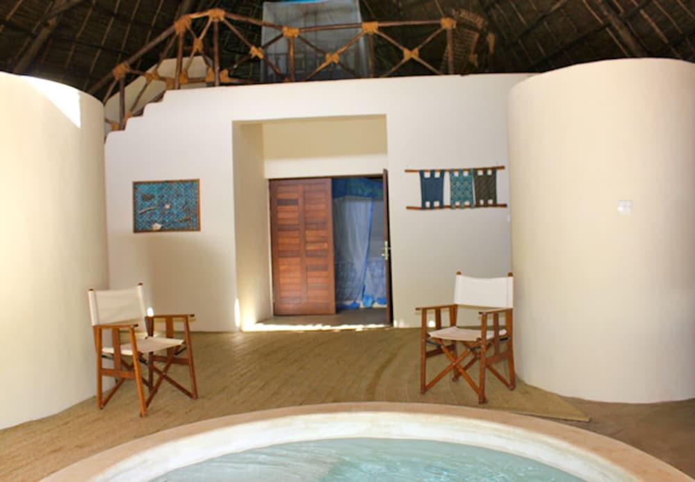 Unguja Lodge 17/50