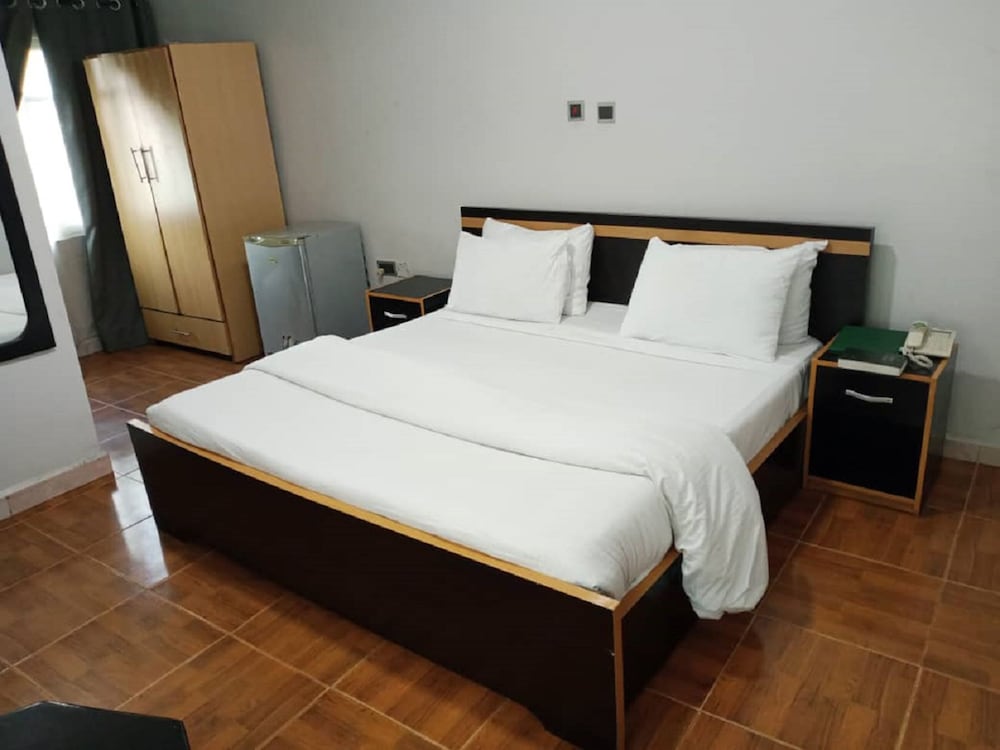 Entry Point Hotel 4/49