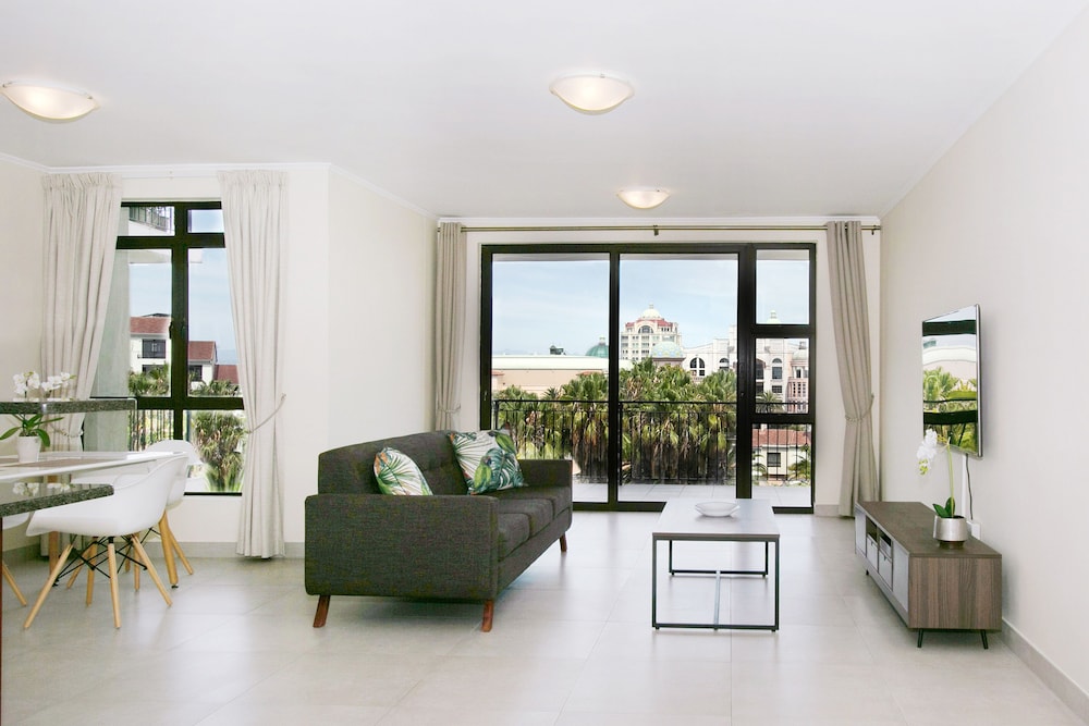 Cape Town City Accommodation the Island Club 37/69