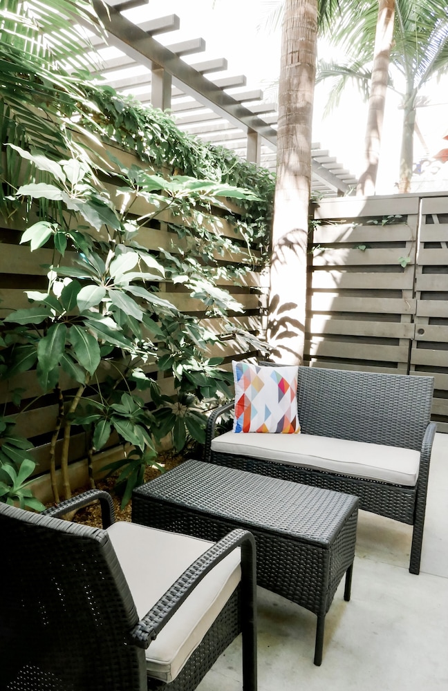 Riviera Beach House 32/58