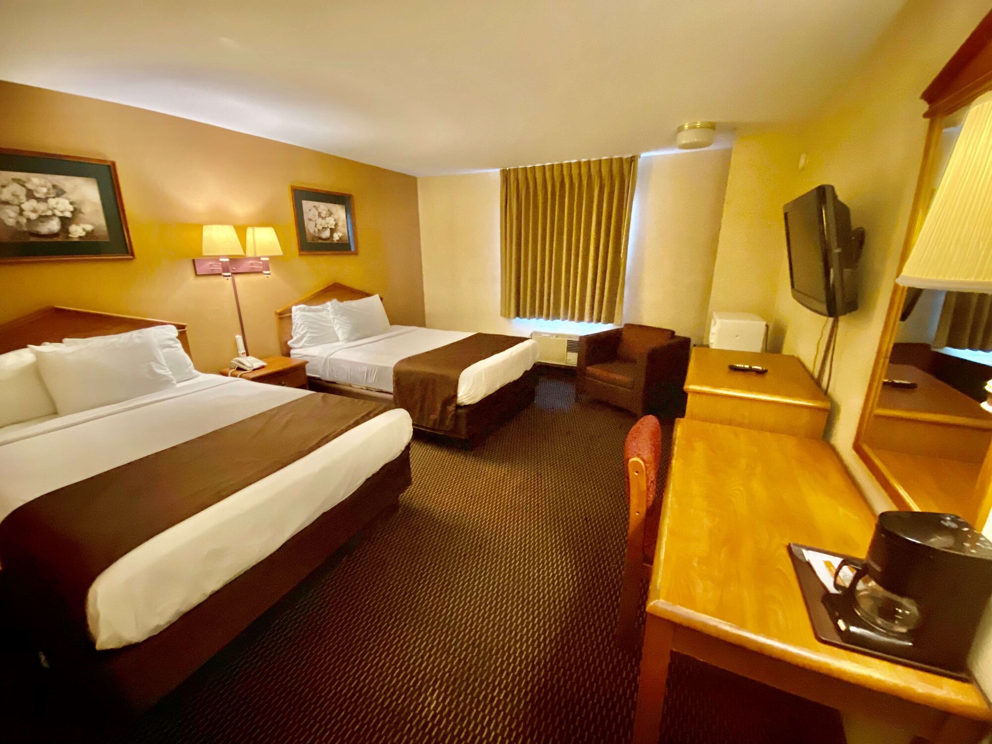 ROOM, DOUBLE BED