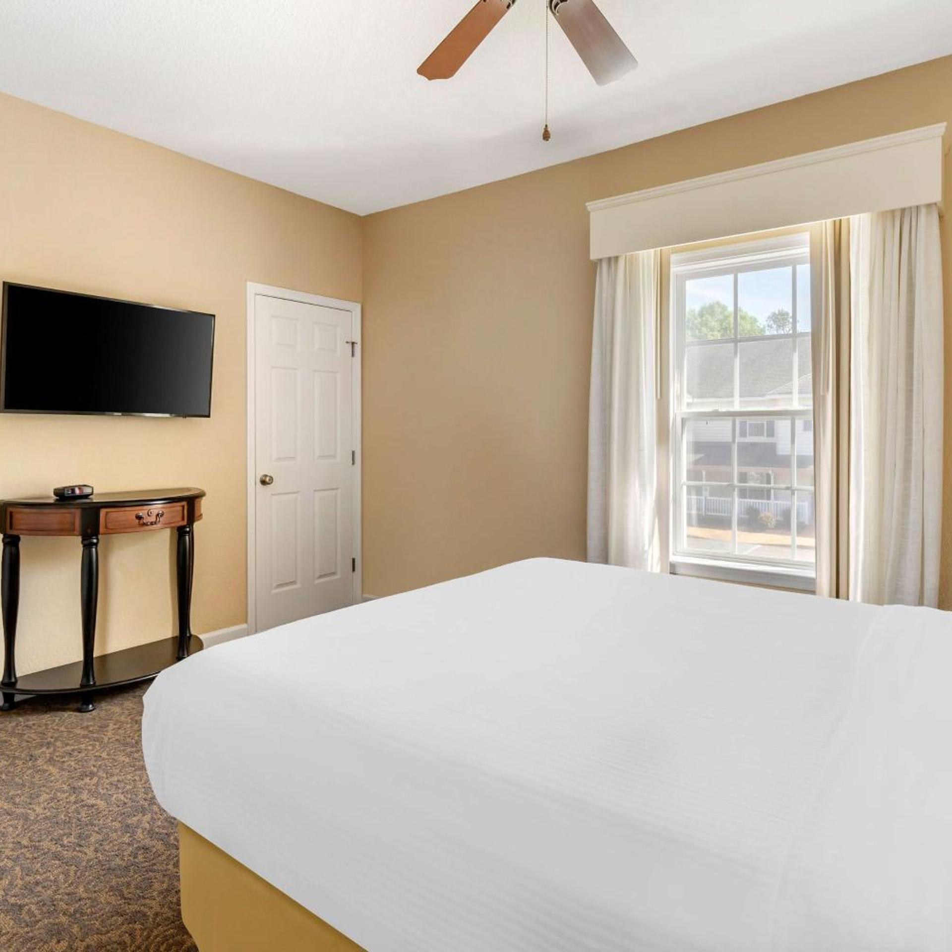 2 Bedrooms, Upstairs, Suite, King and Queen Bed, Sofa، Hilton Vacation Club The Historic Powhatan Williamsburg 6/29