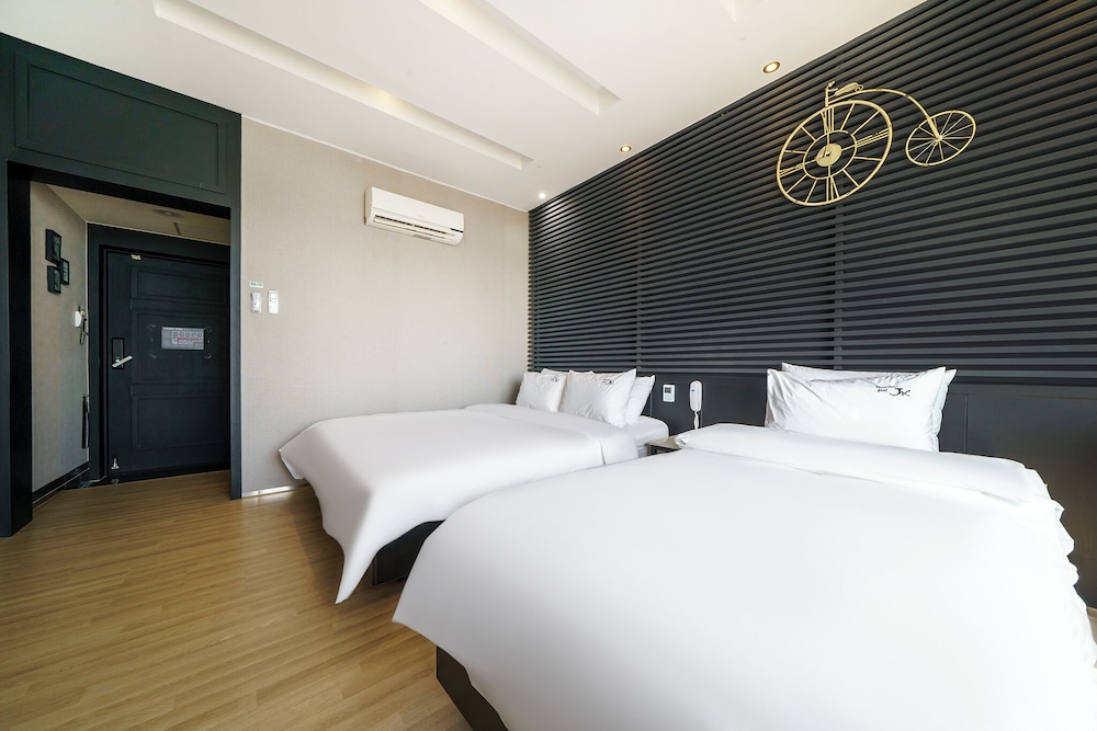 Jk Hotel 12/33
