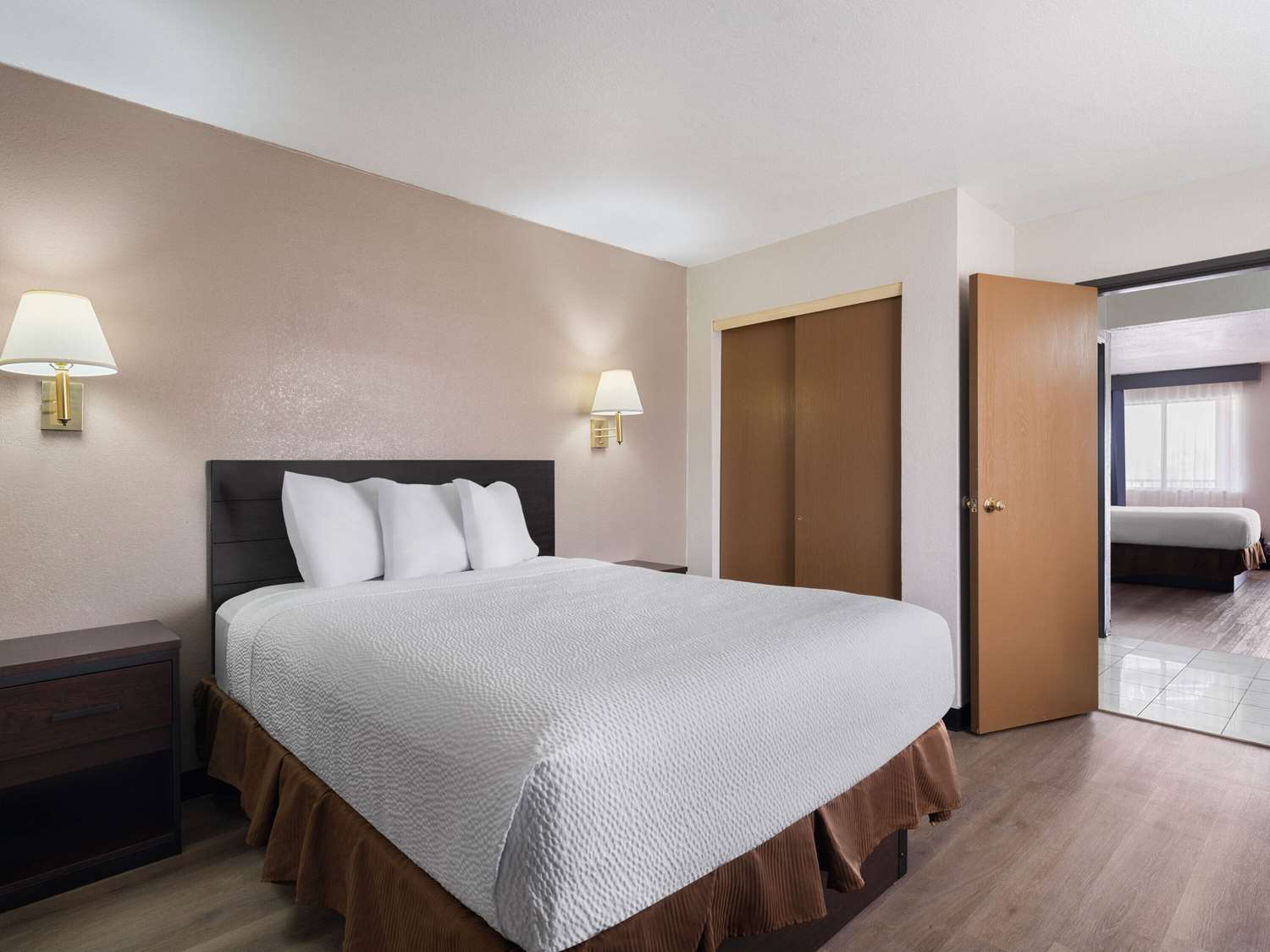 Travelodge by Wyndham Tucson AZ 24/34