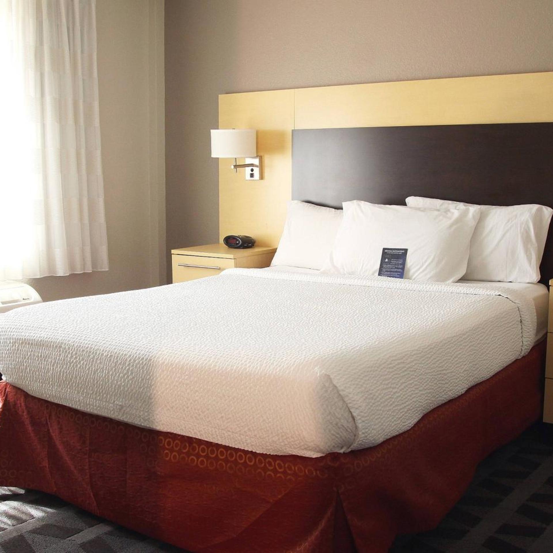 Studio, Queen Bed