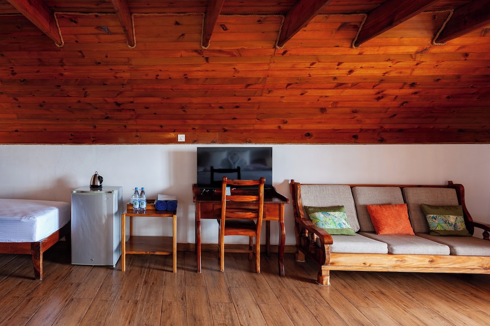 COLIBRI GUEST HOUSE(M) 33/54