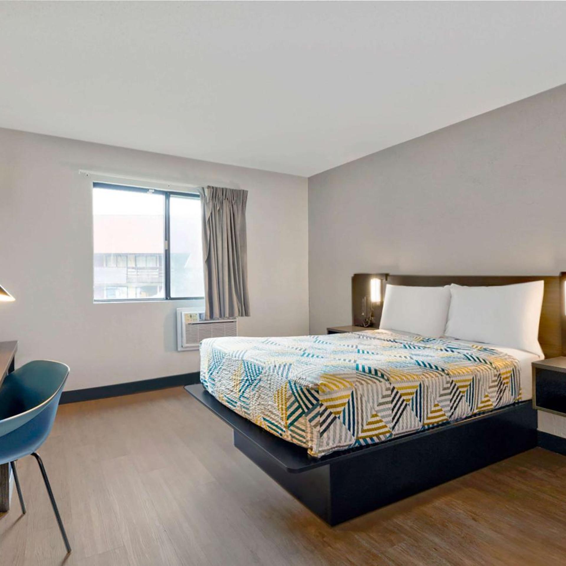 1 King Bed - Mobility Accessible Tub, Nsmk