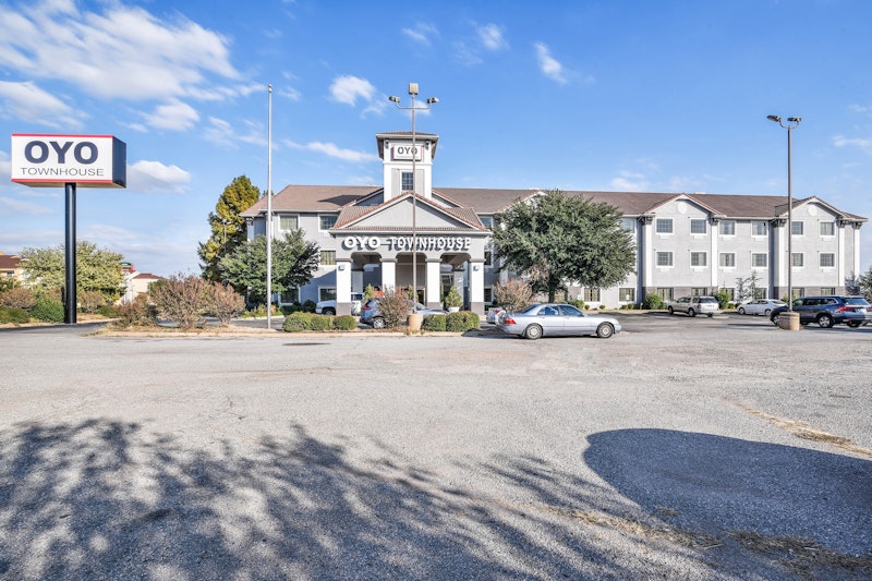 Oyo Townhouse Oklahoma City Airport 67/77