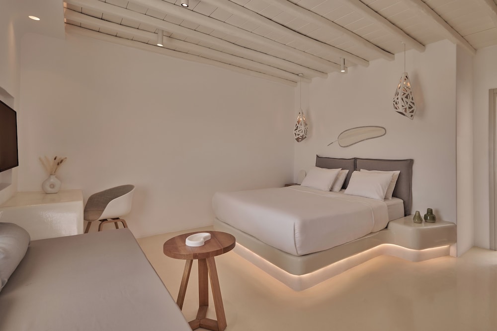 COMFORT, STUDIO, SUITE
