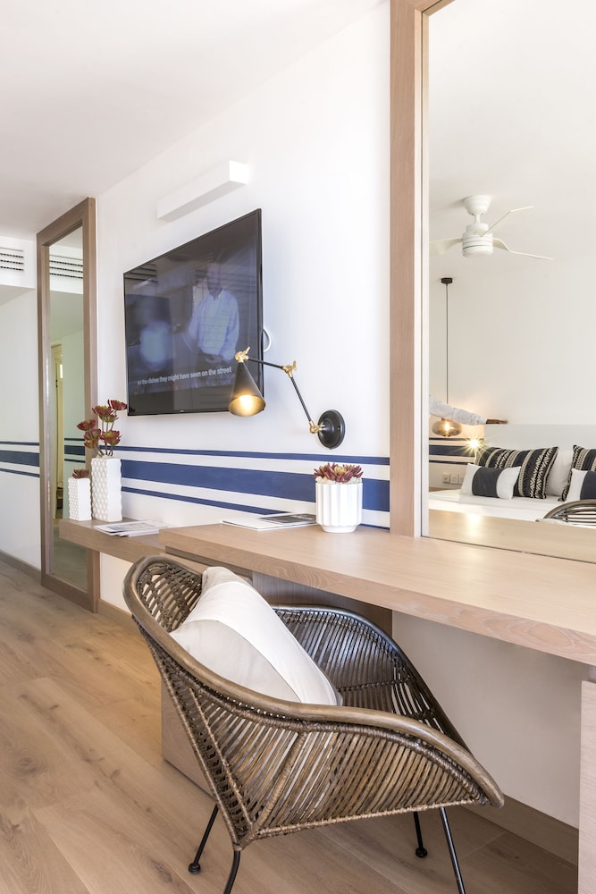 LUX Grand Gaube Resort and Villa 32/80