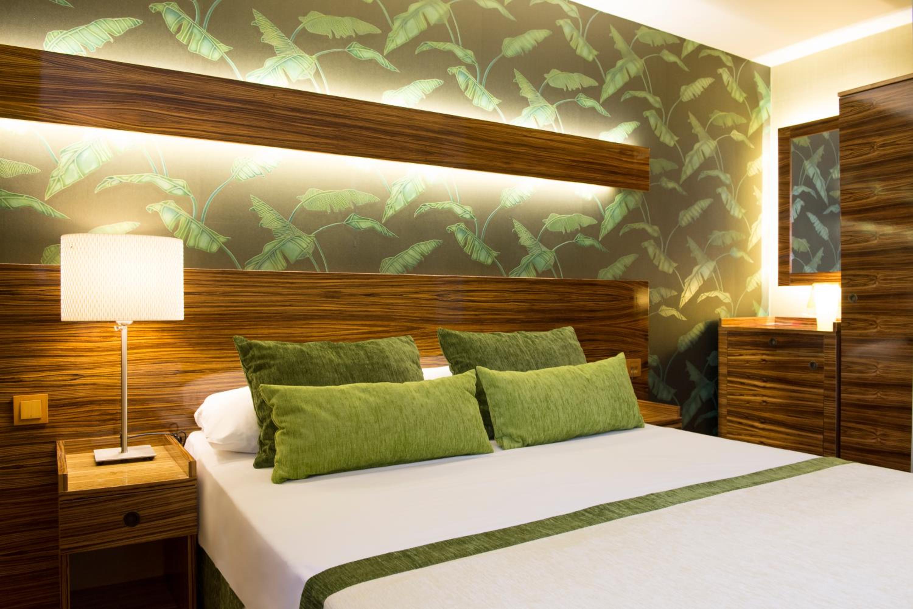 SUPERIOR, DOUBLE BED, ACCESSIBLE