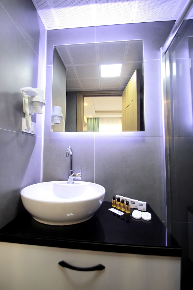 Hira Hotel 51/57