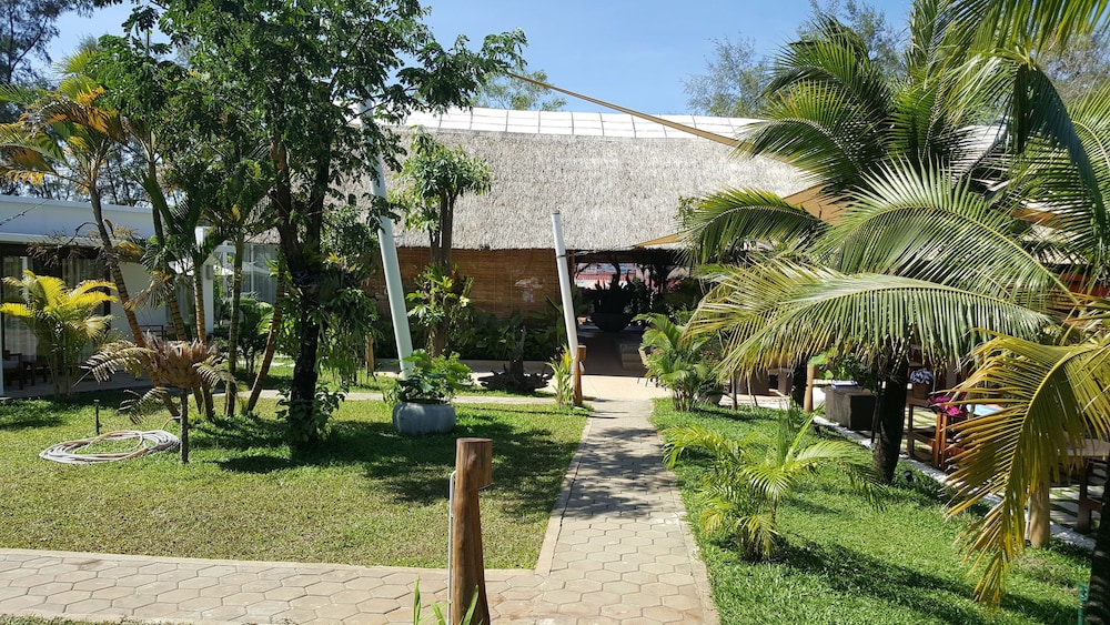 Sahaa Beach Resort 42/48