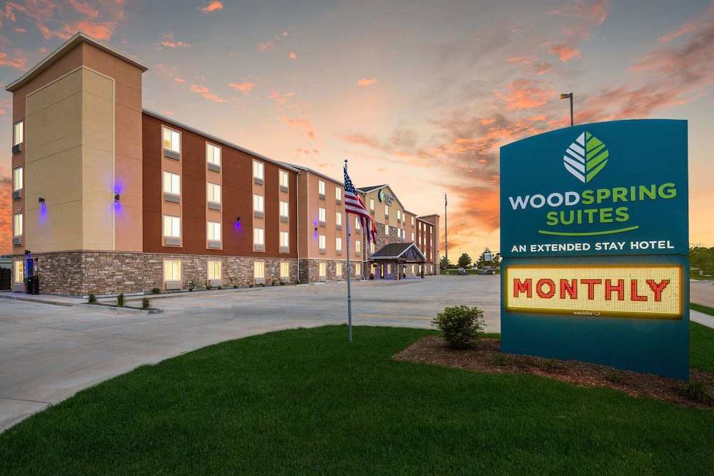 WoodSpring Suites Davenport Quad Cities 2/27