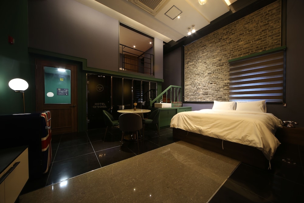 Piano Hotel 31/65
