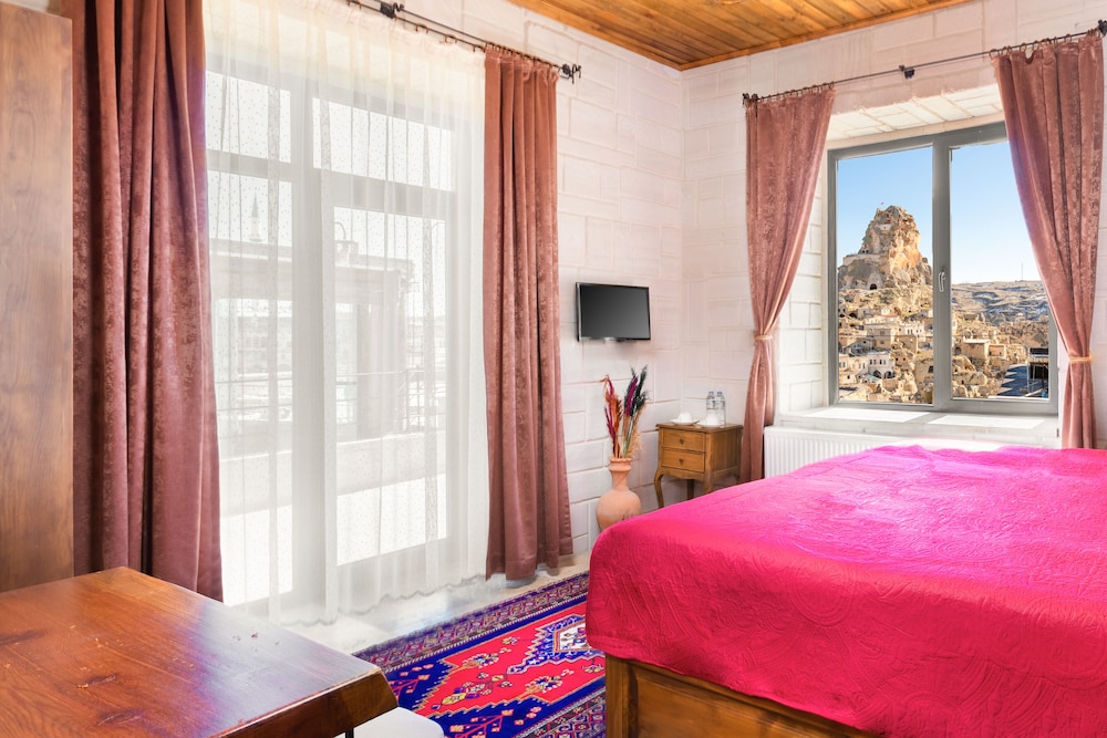 Megaron Cave Hotel 7/46