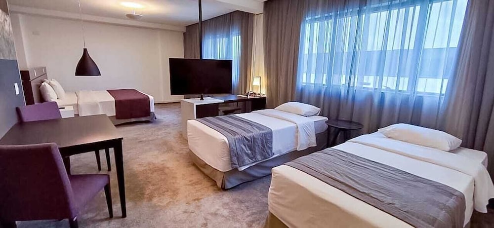 ROOM, QUADRUPLE