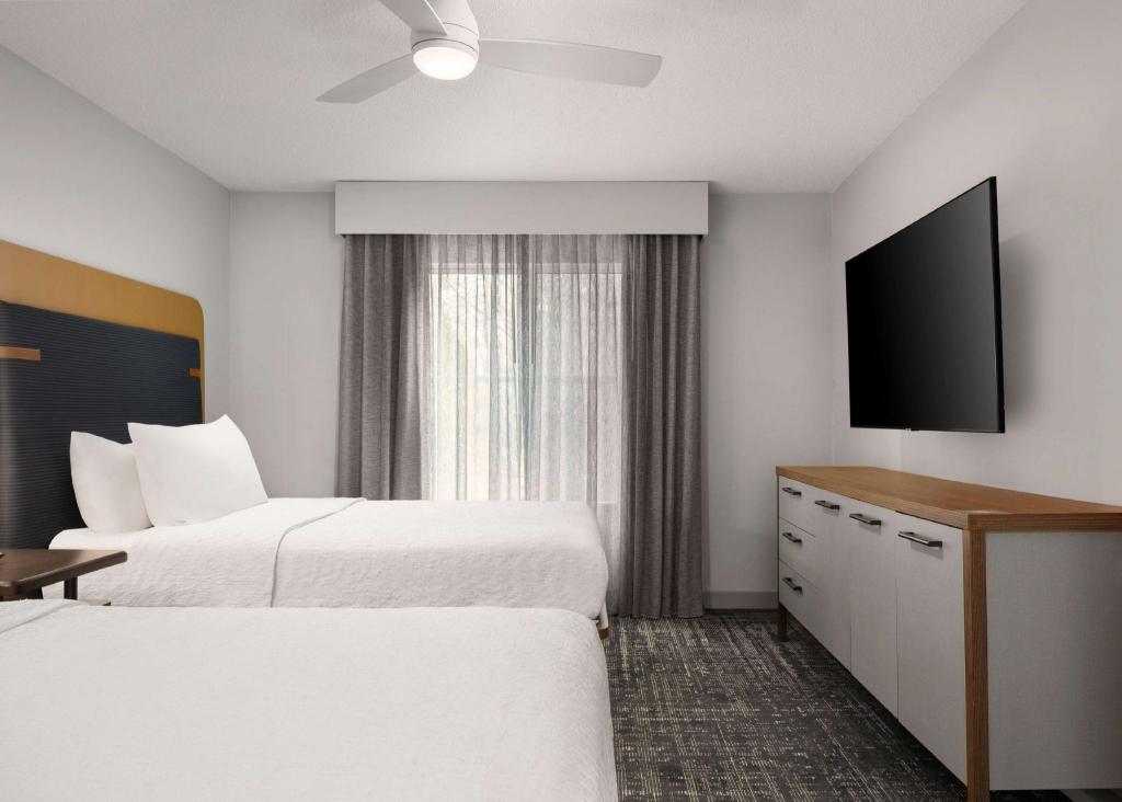 2 Bedrooms, Suite, 2 Double Beds, King Bed, 2 Bathrooms, Sofa, Homewood Suites by Hilton Richmond-Chester 2/6