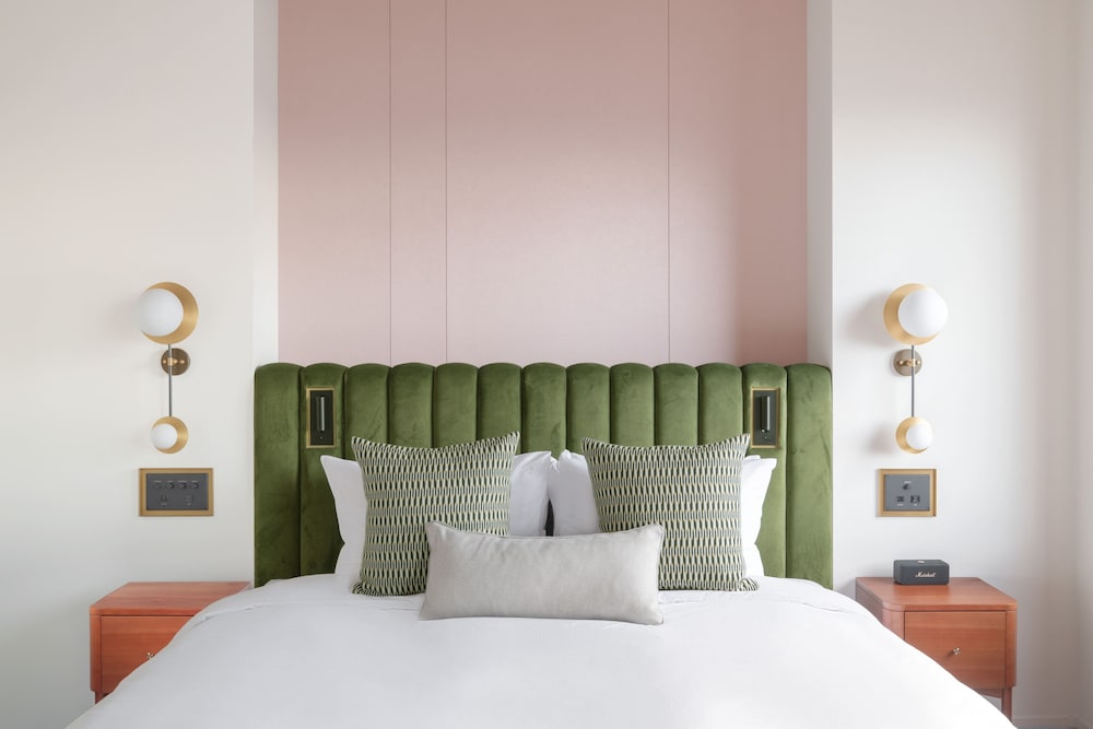 GRAND, KING BED, HIGH FLOOR