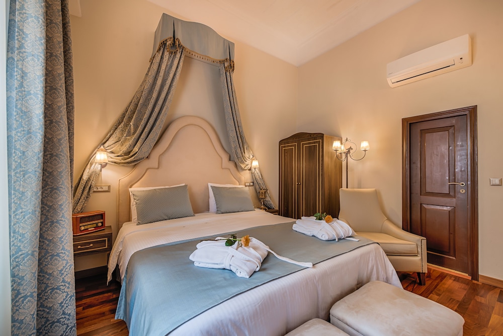 SPERVERI BOUTIQUE HOTEL 12/77