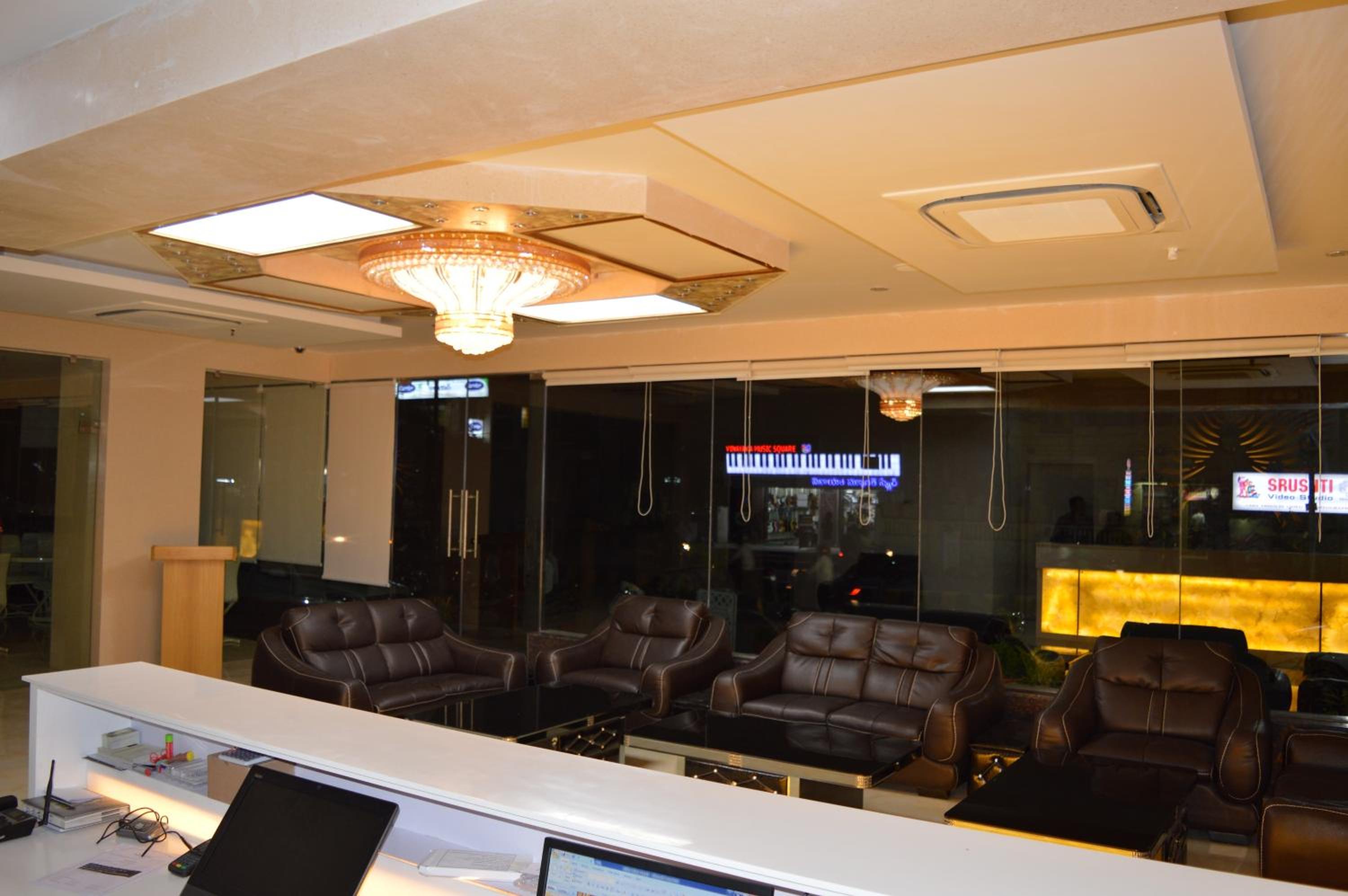 OYO 1489 Hotel Diamonds Pearl 9/42