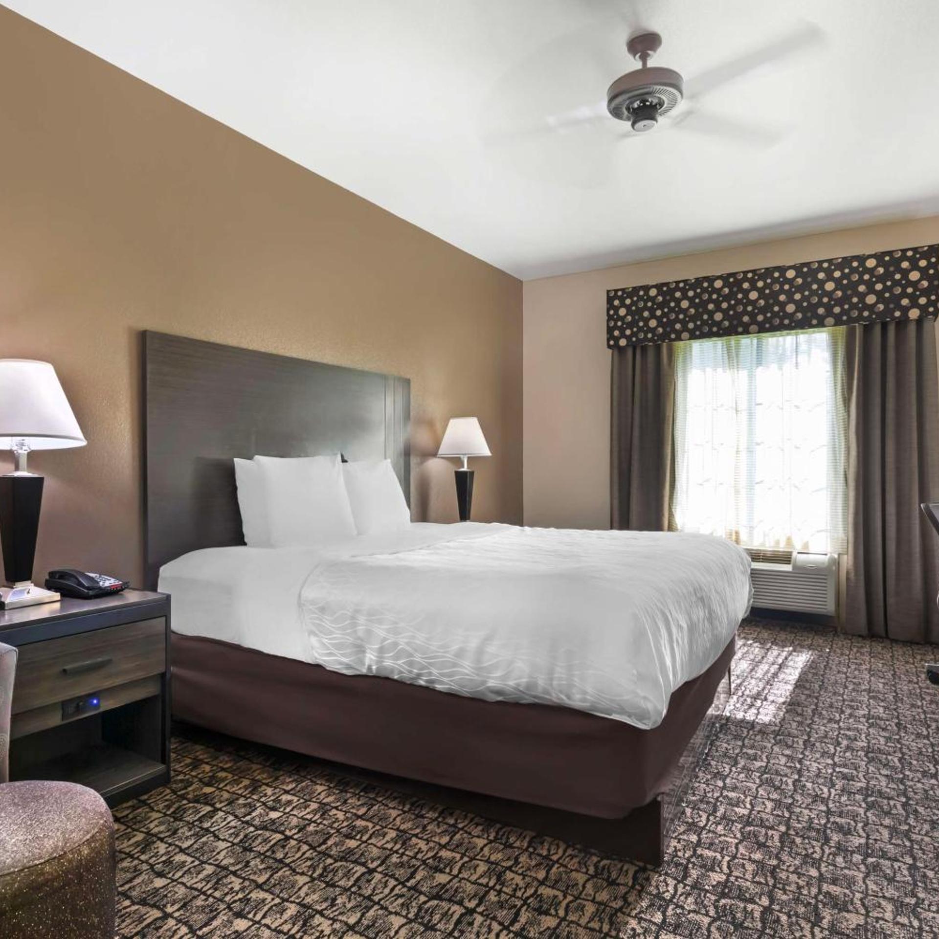 Room, King Bed, Pool Side, Accessible
