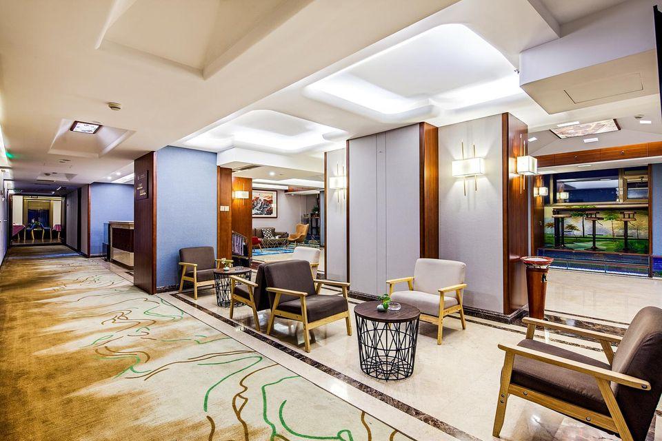Lujia International Hotel 55/60