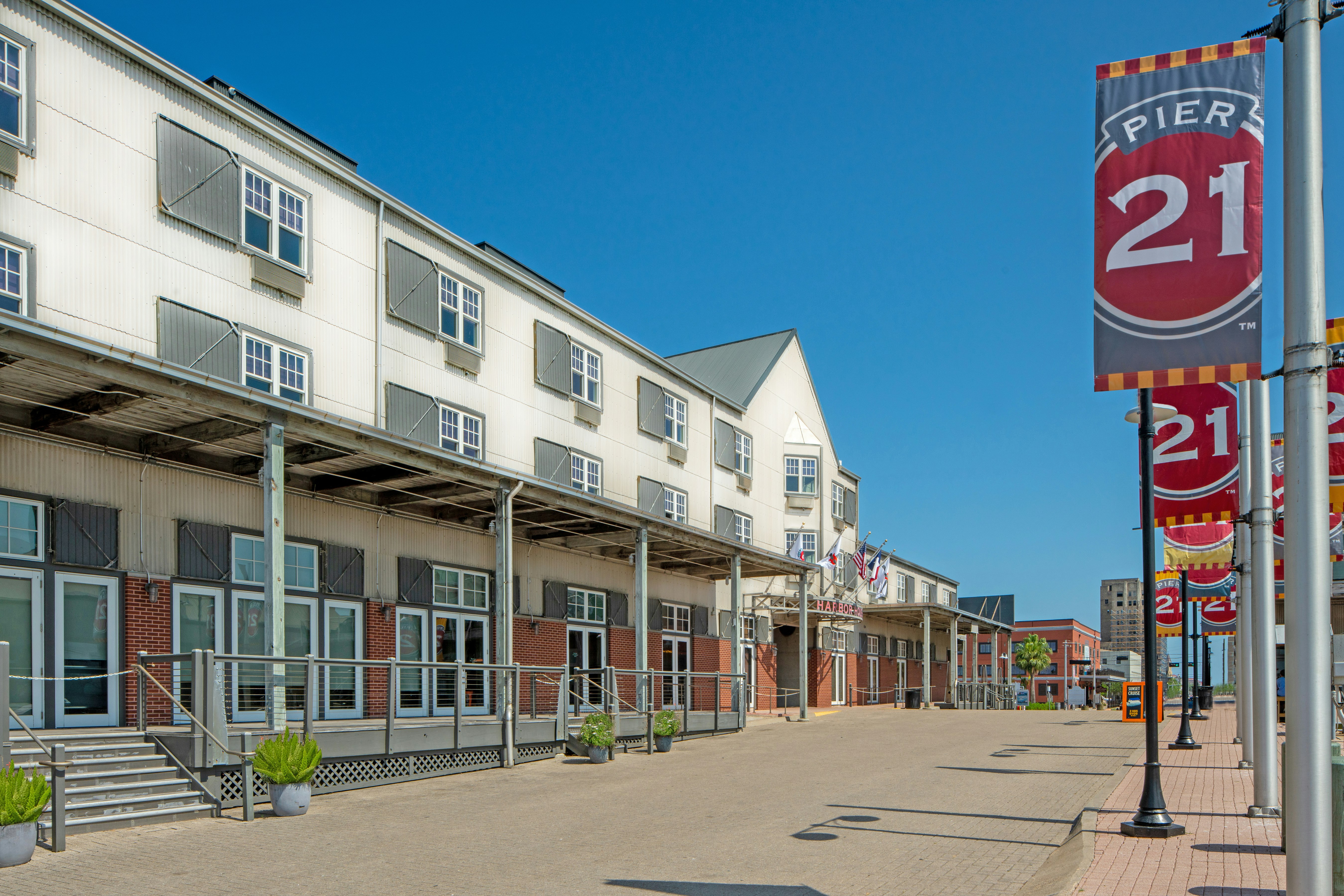 Harbor House Hotel and Marina at Pier 21 10/11